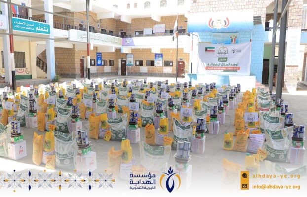 “الهداية الخيرية” تدشن توزيع السلل الغذائية للنازحين والاسر الاشد احتياجاً في تعز
